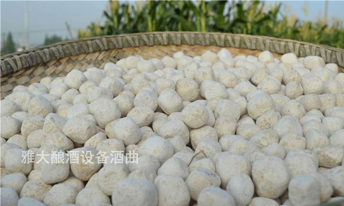经营5年的老酒坊遇危机,用这家的熟料酿酒设备,酒曲轻松化解!