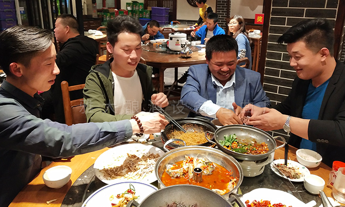 雅大蒸酒设备酿酒师为大家分享解酒妙招