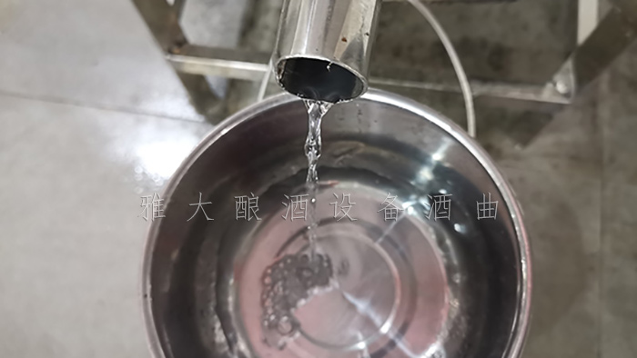 12.16小型白酒酿酒设备接酒