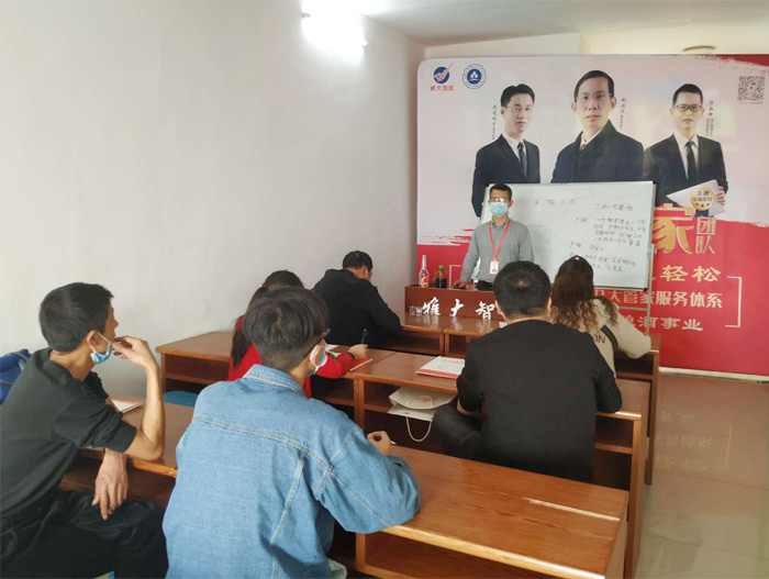 3.25伍先生在雅大学习酿酒技术