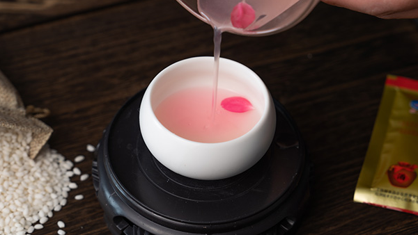 酿一坛美味桃花糯米酒，封存春天的味道