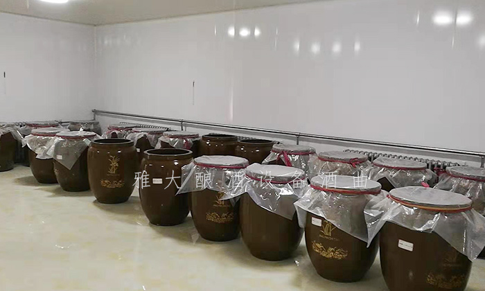 10.4张总的标准化发酵车间，全部用广口陶缸发酵