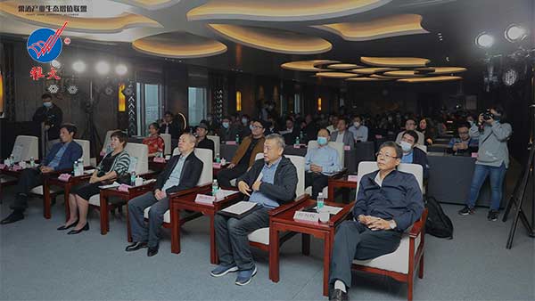 首届中国果酒产业发展大会召开--雅大“好戏连台”异彩缤纷