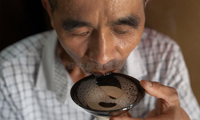 饮酒量随着年龄的增长而减少