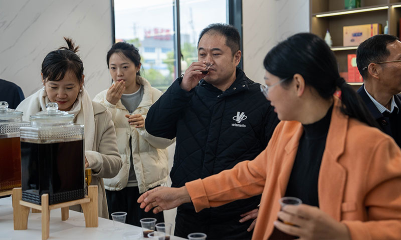 年轻人喜爱喝果酒低度酒