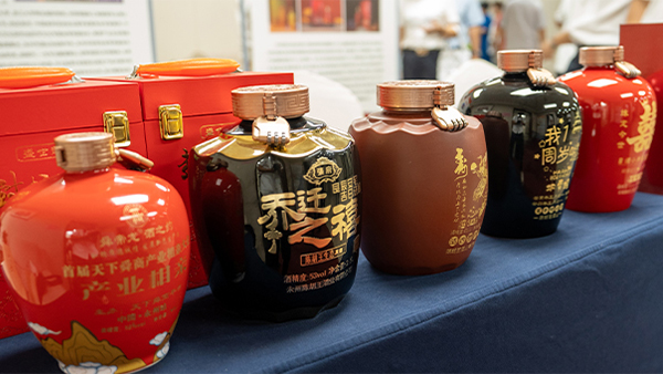 小镇酒坊靠纯粮婚宴定制酒，春节期间爆单3万