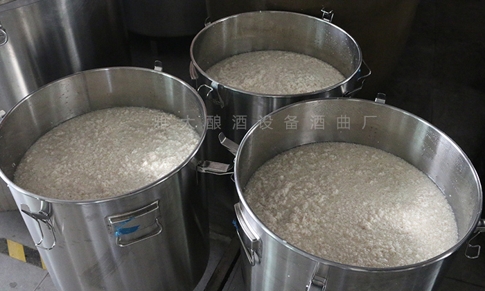 正在发酵的大米不宜装太满